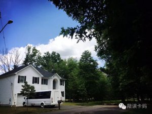 Elite Prep Room and Board - <p>School bus parked at the student house</p>