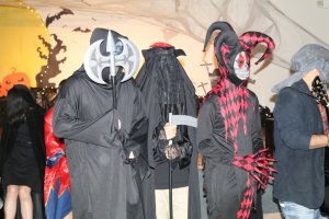 Halloween Party 2017 - <p>Students are divided into six groups</p>